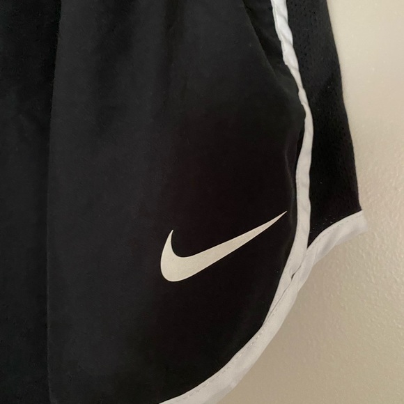 Nike - Picture 2 of 5